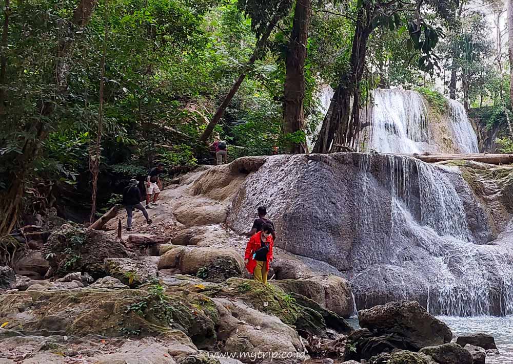 Oenesu Air Terjun Tiga Tingkat Yang Tak Jauh Dari Kota Kupang